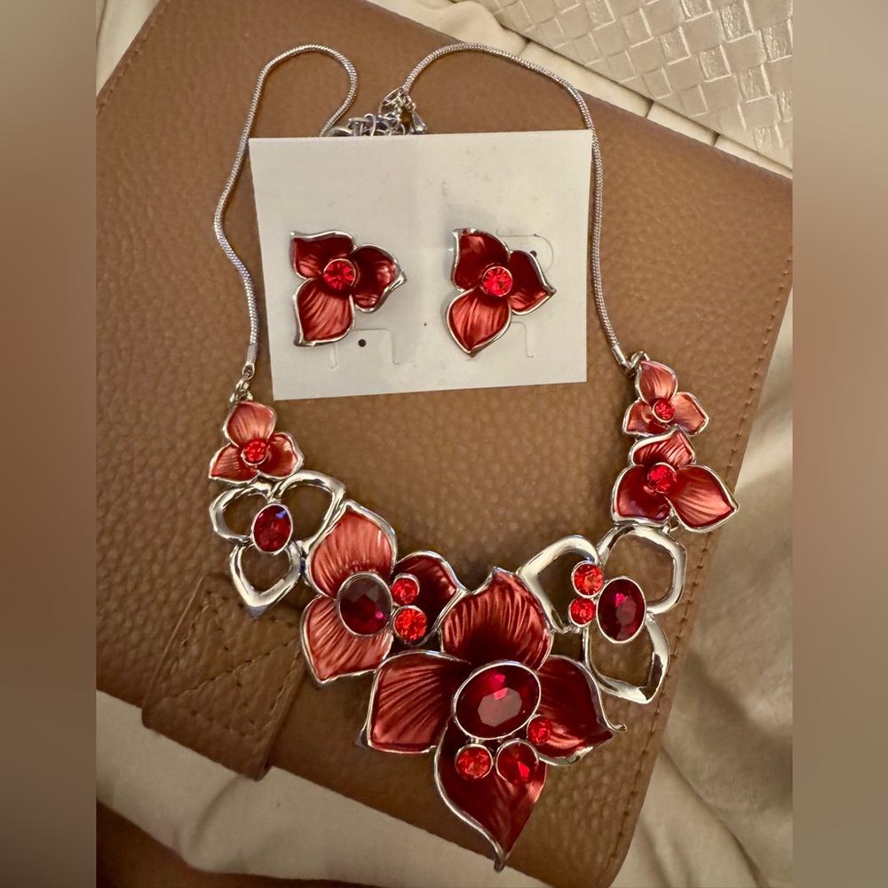 Elegant Red Floral Necklace and Earring Set - Picture 2 of 4